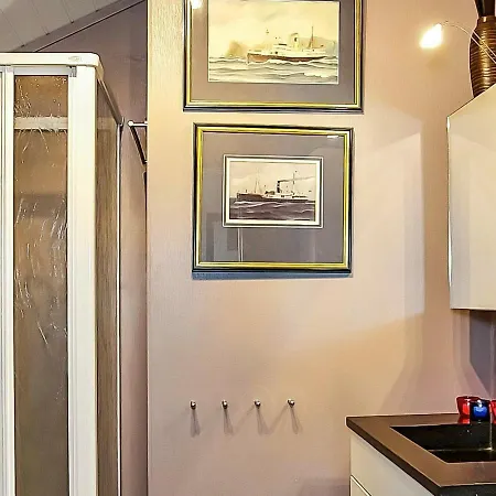 Three-bedroom Holiday In Nyaraló Inndyr
