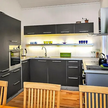 Three-bedroom Holiday In Nyaraló Inndyr